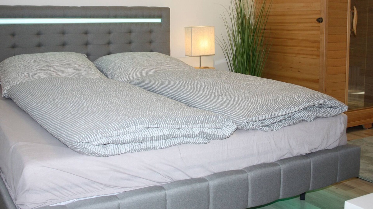 Oberhausen Apartment | Wellness apartment no. 2 with infrared sauna - wallbox - Netflix - WLAN