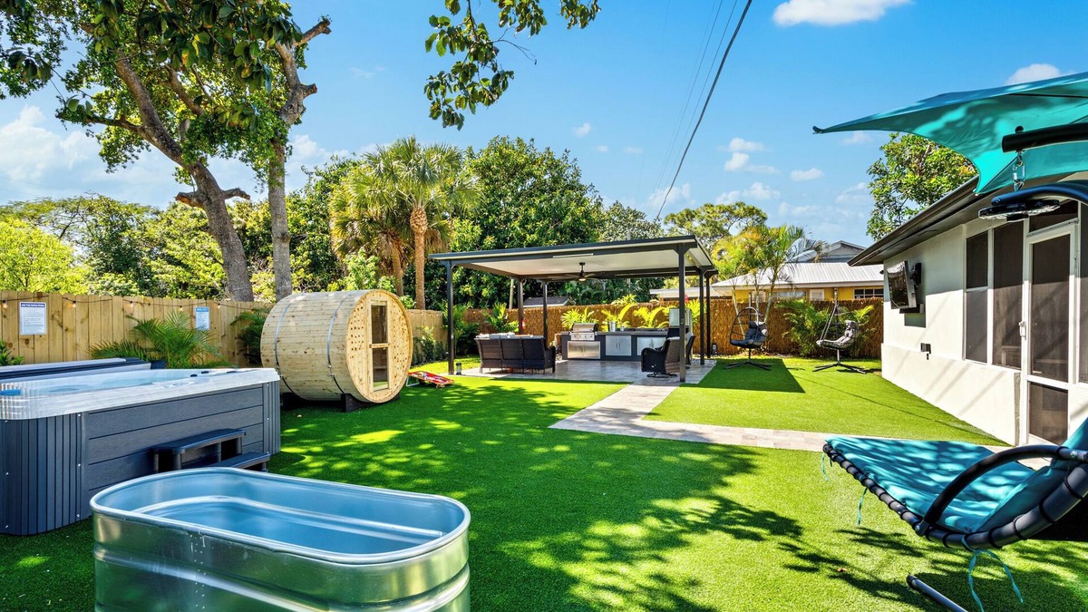 West Palm Beach House | Wellness Retreat – Luxury Wellness Stay w/Sauna, Cold Plunge & Hot Tub