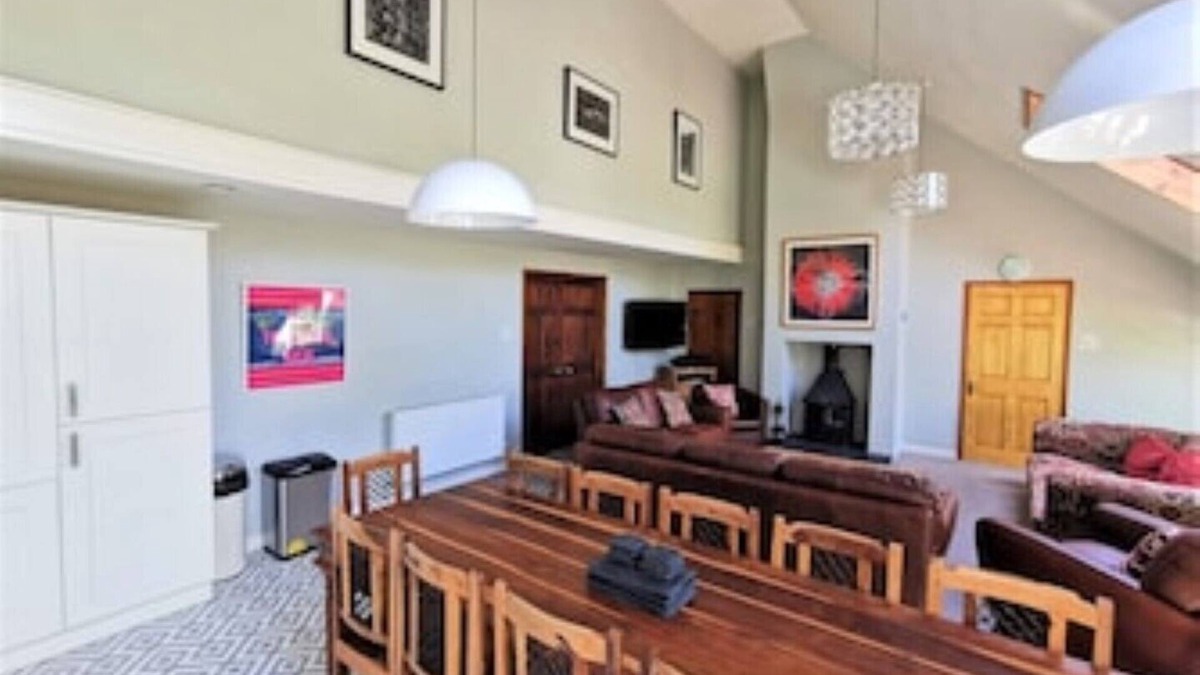 Llanfyrnach House | Wellstone Cottages - Honey Coach House