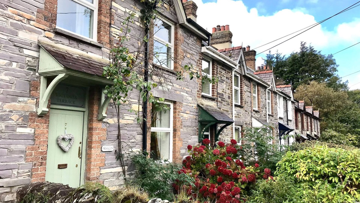 Caernarfon Cottage | WENALLT, pet friendly, country holiday cottage in Penygroes