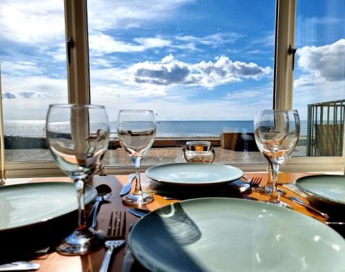 Dinas Dinlle Apartment | Wendon Holidays