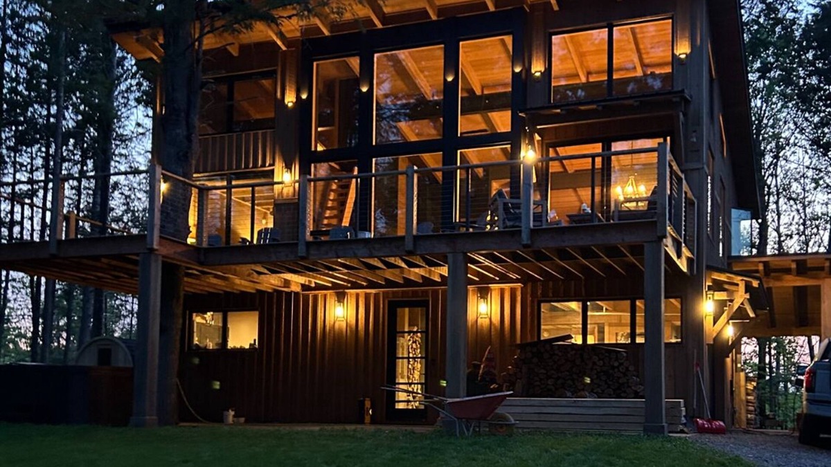 Wentworth House | Wentworth's Glade and Trail Lodge. Ski/Bike chalet for Guests on Alpine Run