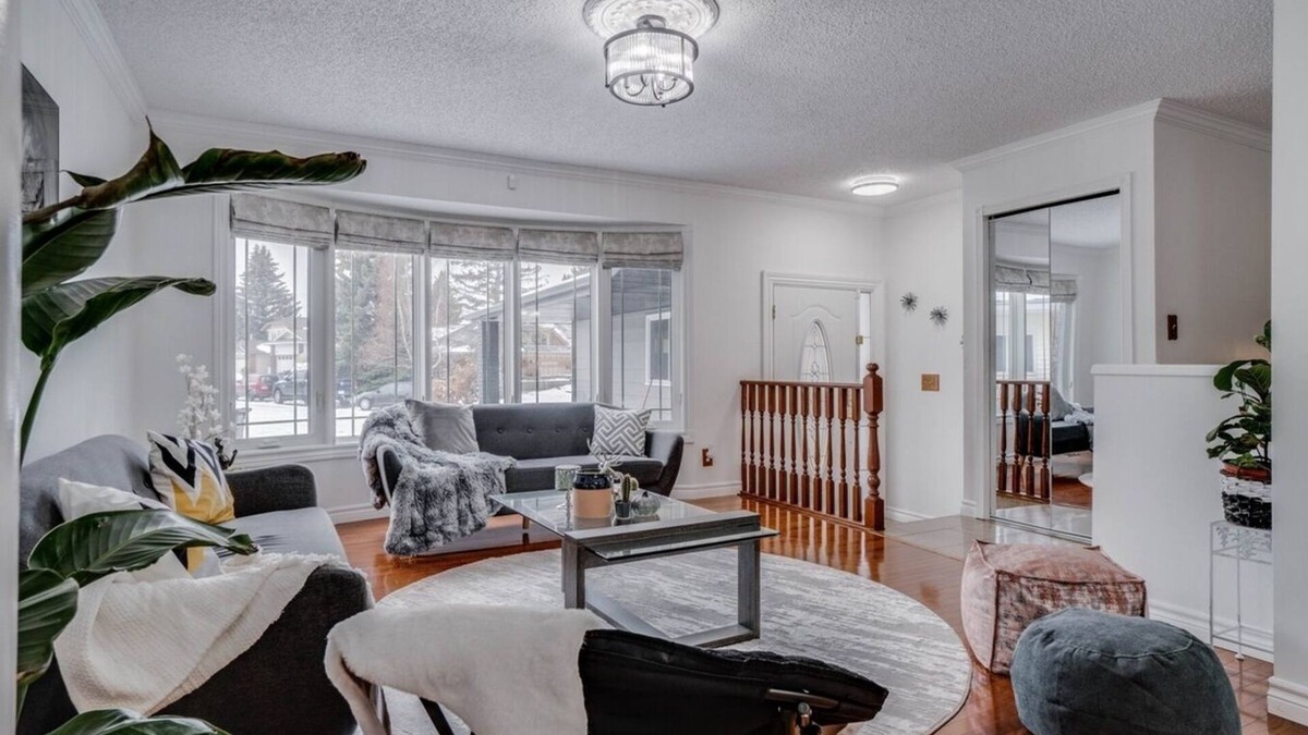 West Edmonton House | Wesley -Large 5bdrm 3 baths home, minutes to WEM!