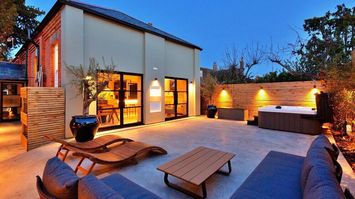 Appledore Ski Chalet | Wesleyan House