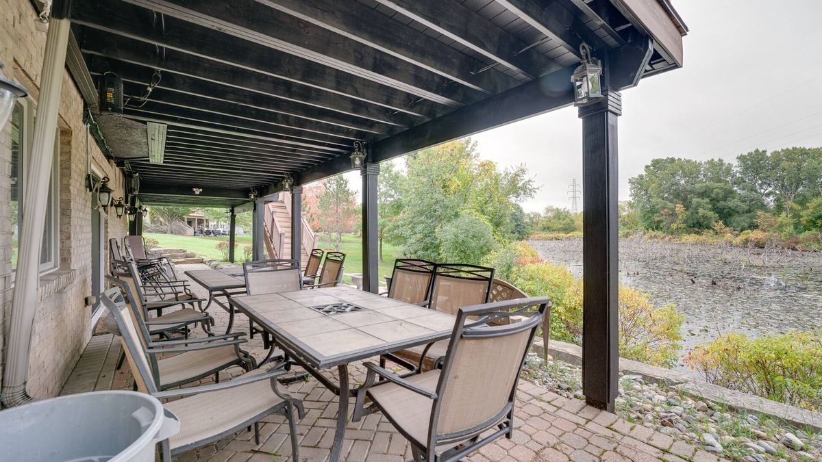 Orchard Lake Village Apartment | West Bloomfield Retreat: Stay in Nature Preserve!