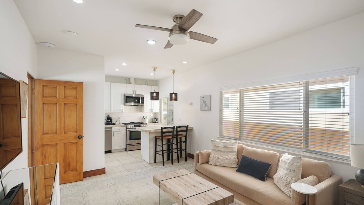 Santa Barbara Apartment | West Beach Apartment #10 — blocks to the Beach, Downtown State St. & Funk Zone