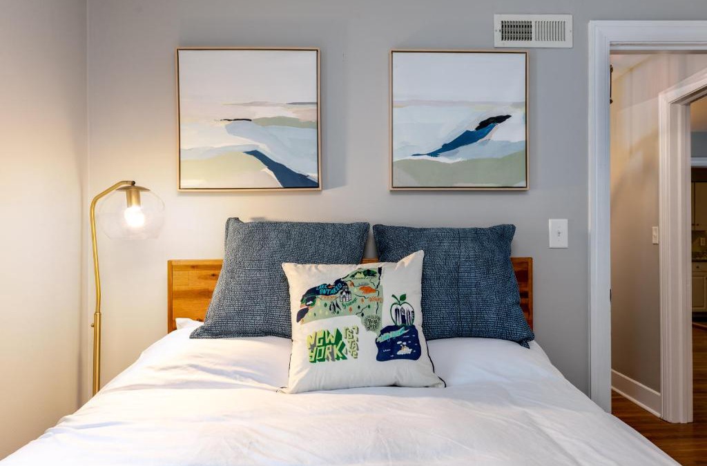 West Elmira House | West Elmira 2/1, Sleeps 6, Washer & Dryer, Wi-FI