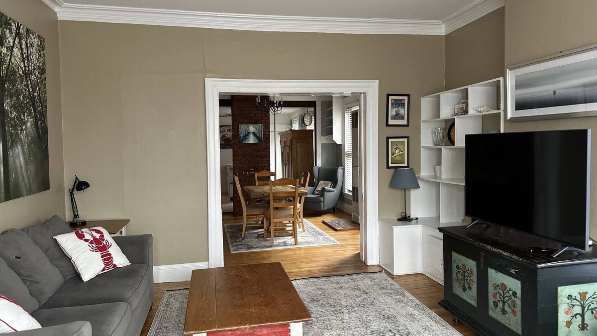 Parkside Apartment | West End 2nd Floor Apartment 762 Congress Street