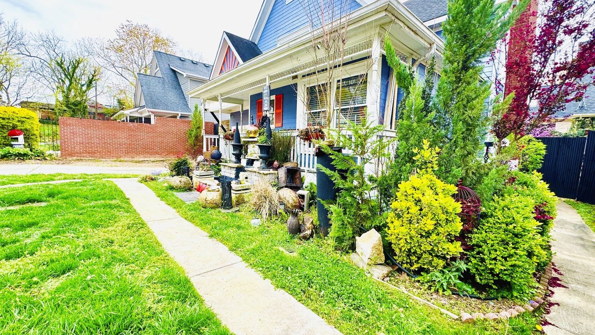 West End House | West End Historic home with private backyard oasis in the heart of the city