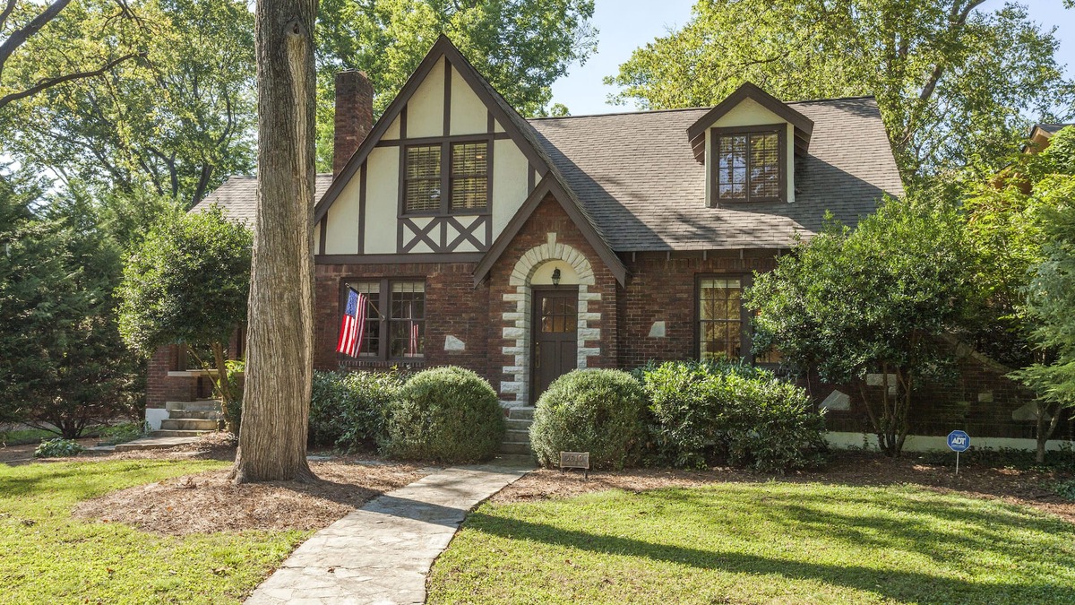 Green Hills Apartment | WEST END TUDOR is a Historic dedicated rental, 2 separate WiFi’s, Vibrant Park.