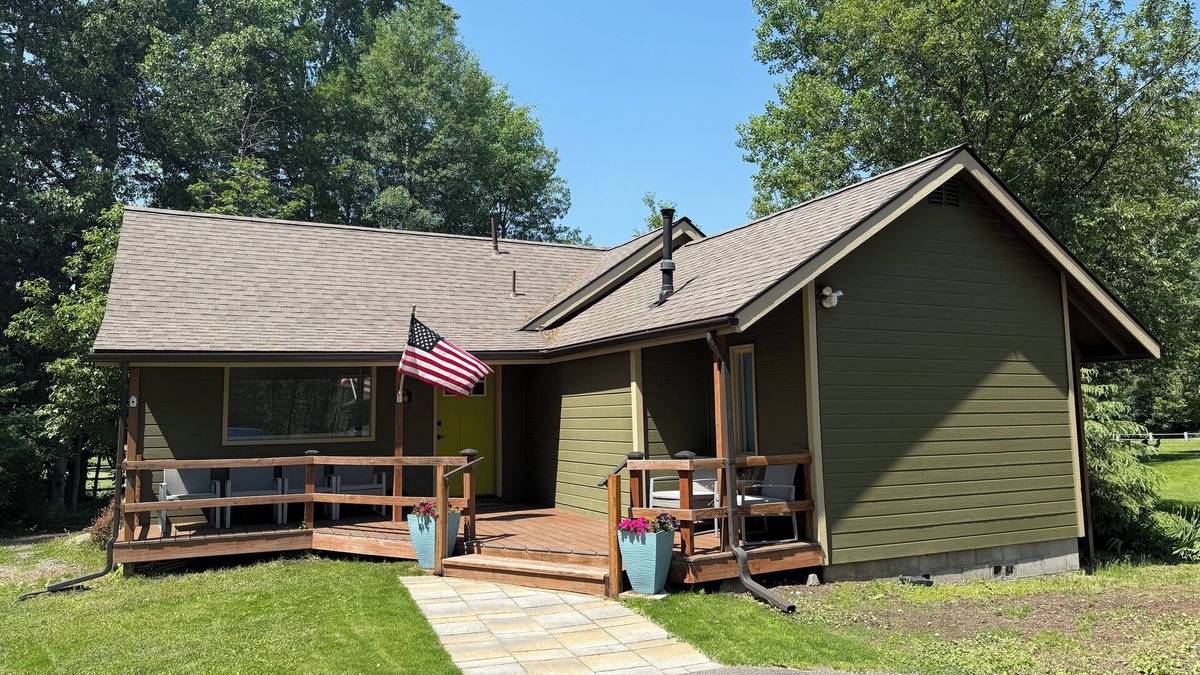 West Glacier House | West Glacier Hot Tub! On Golf Course! Private Home