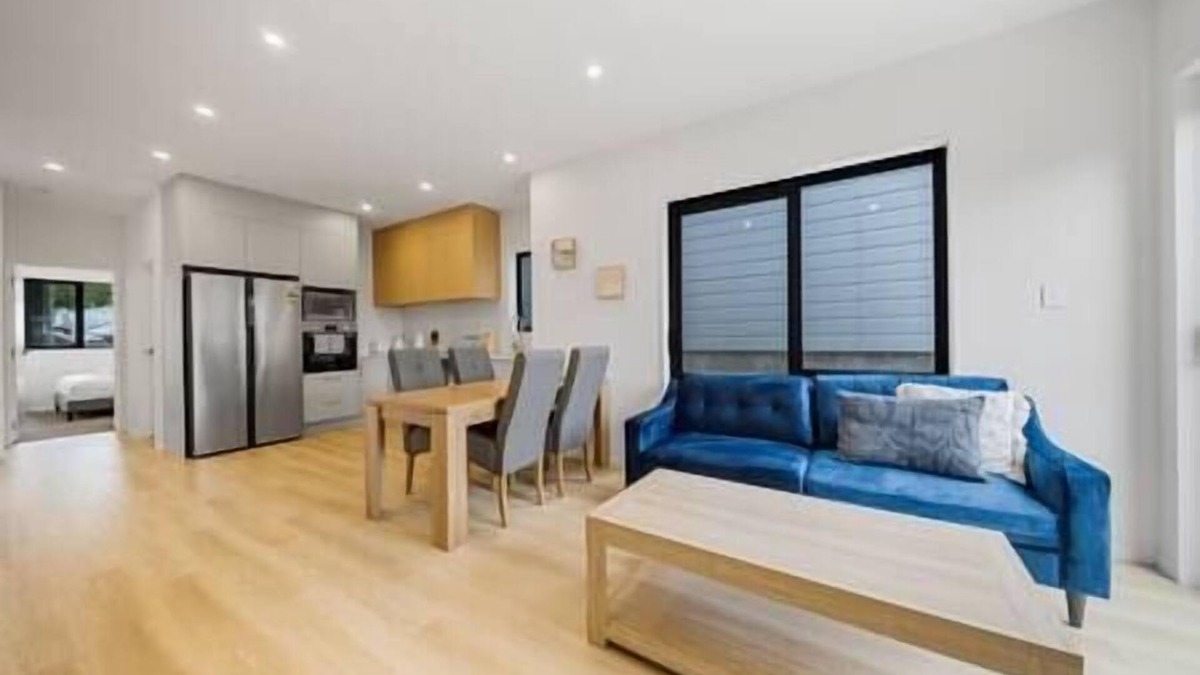 West Harbour House | West Harbour Escape Contemporary 4-Bedroom Unit B