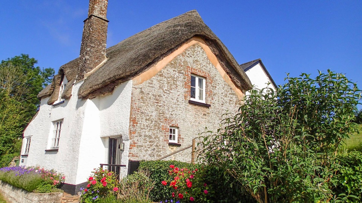 Crediton Cottage | WEST HENSTILL HOUSE, pet friendly, with open fire in Sandford, Devon