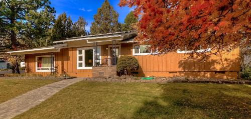 West Hills House | West Hills HideAway