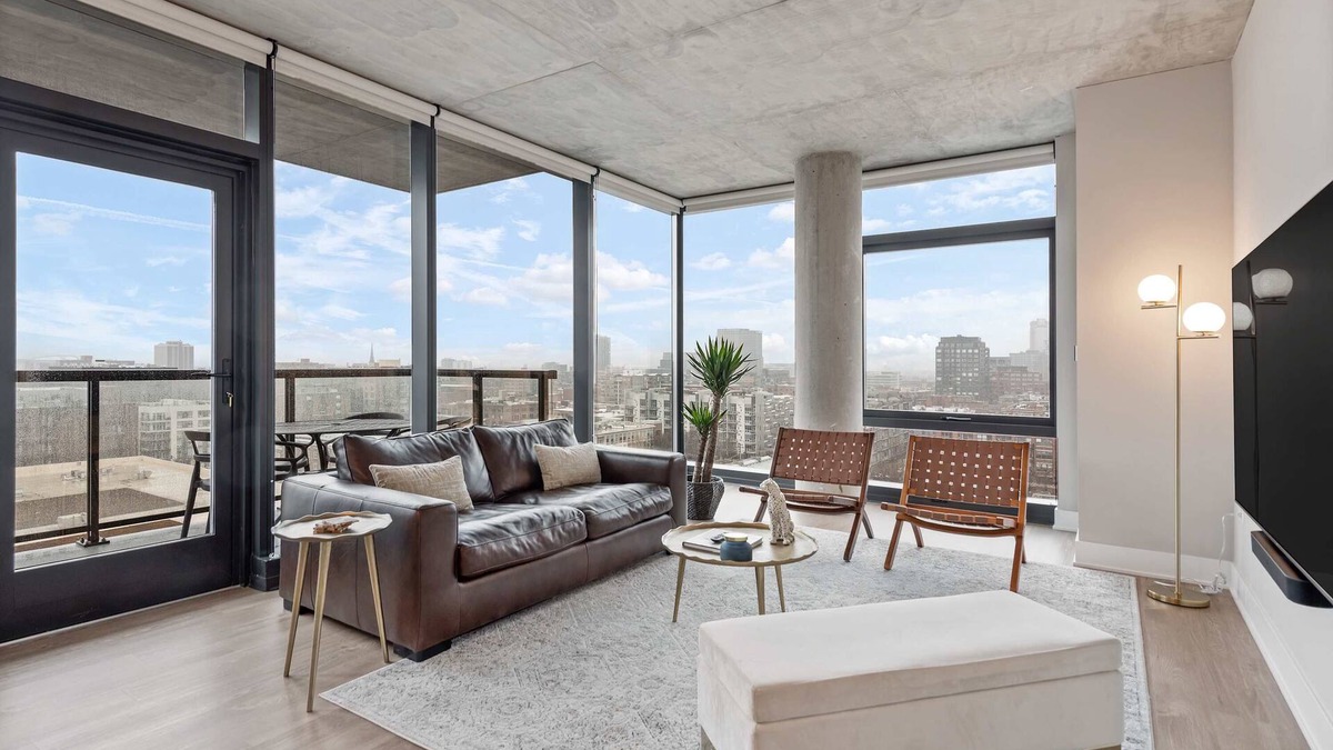 West Loop Apartment | West Loop Group Hub: 3 Modern 2BR apartments