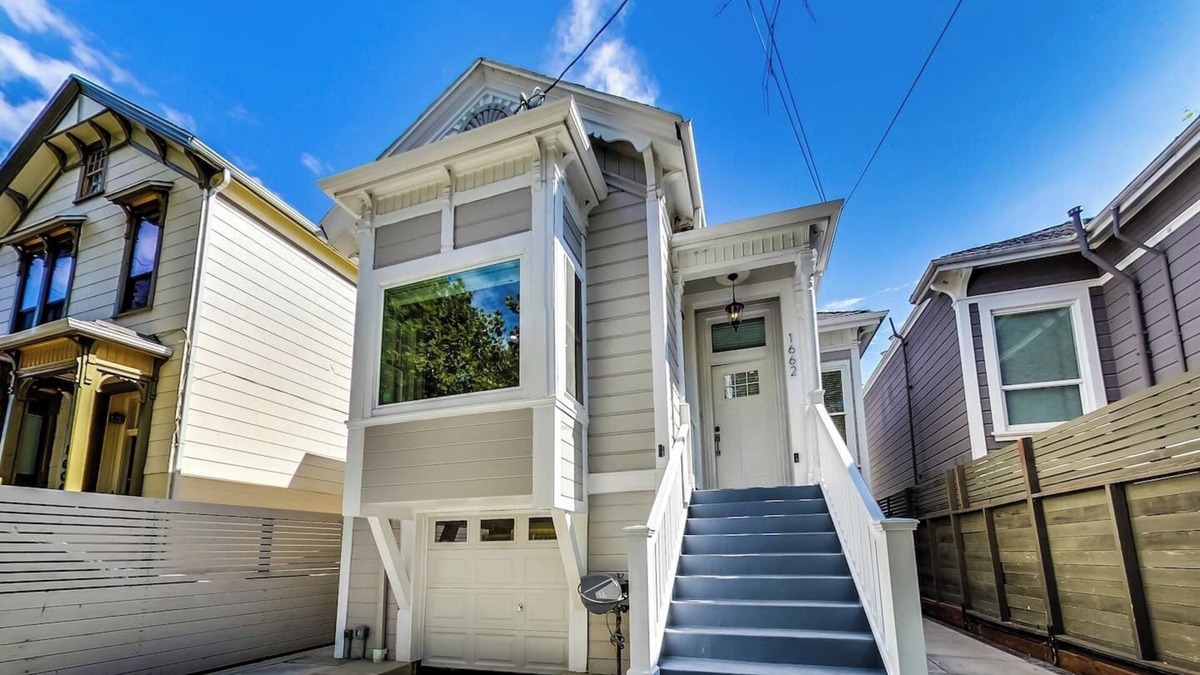 Prescott House | West Oakland charmer: 2br/2bath - AC & W/D