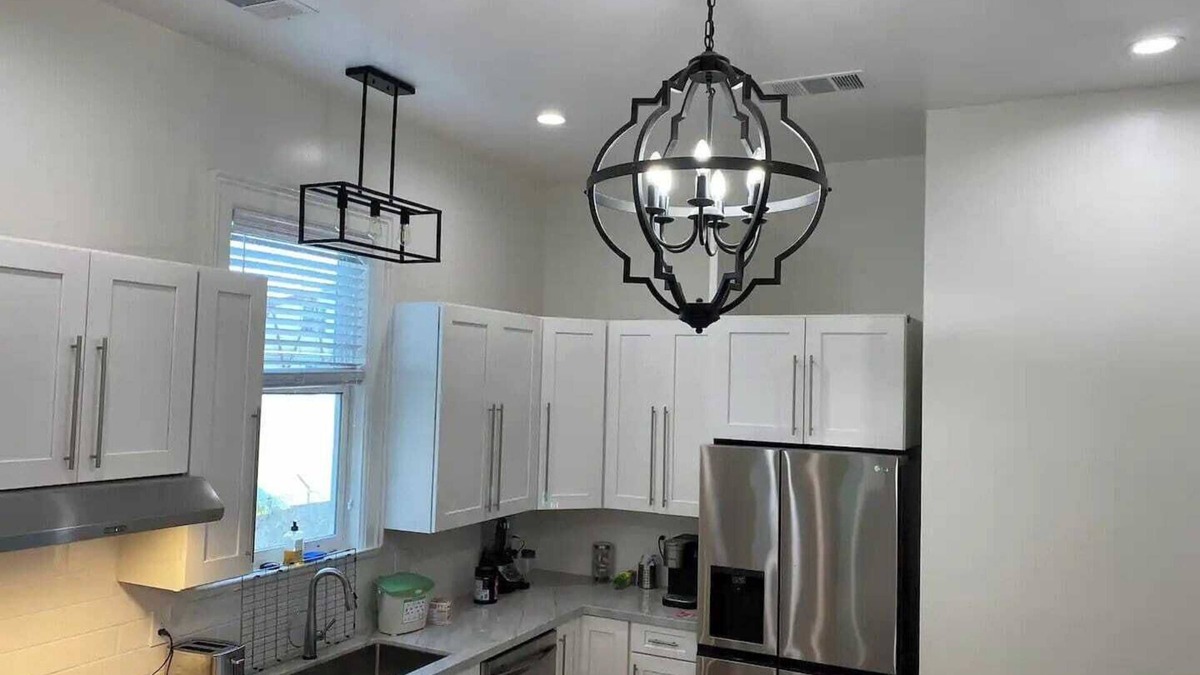 Prescott House | West Oakland Charmer: 5br/4bath House (2 br/2ba upper level, 2br/1ba lower unit with rear Cottage) * AC & W/D total 5br/4ba