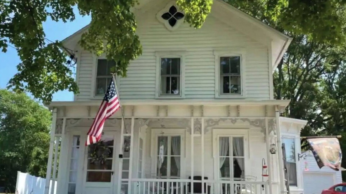 Esopus Cottage | West Park/Esopus Victorian - 2 King and 1 Queen Bed