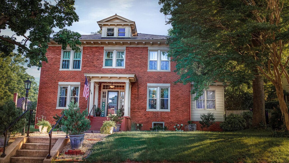 West Fairfax House | West Park Gardens | Entire House-4BR | Culpeper