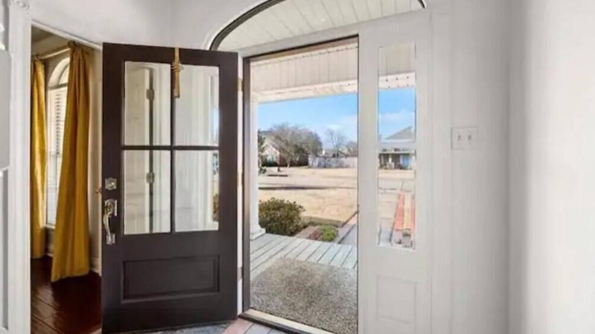 Alexandria House | WEST POINTE Piece of Mind HoMe Stays