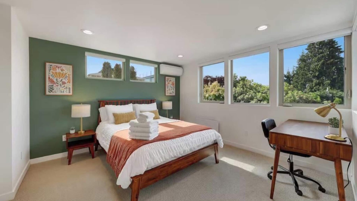 North Admiral House | West Seattle Getaway Near Alki Beach & Water Taxi