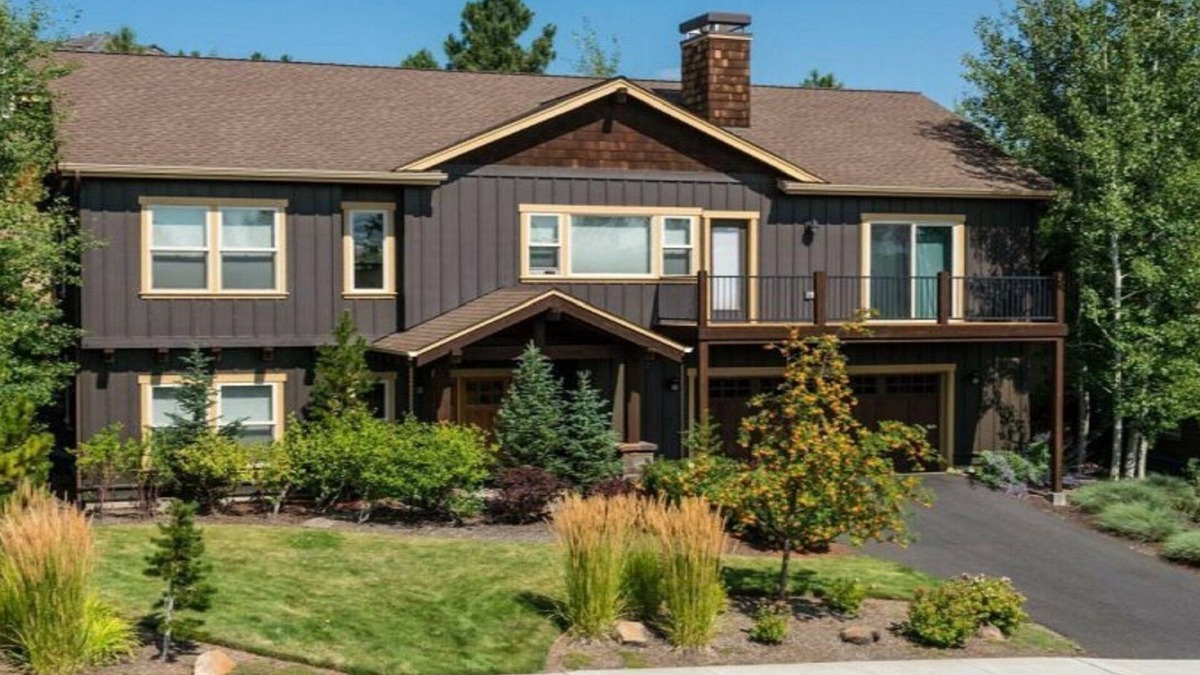 Sagewood House | West Side Beauty! Can't get much closer to Mount Bachelor and Cascade Lakes Hwy!
