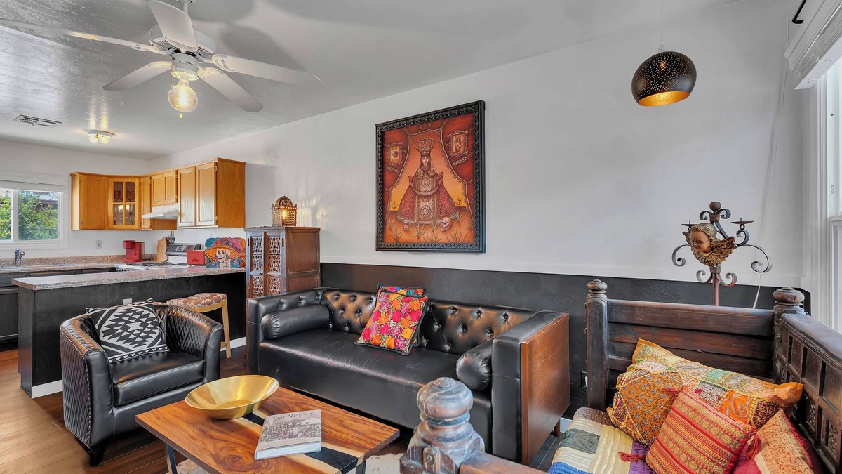 West University Apartment | West University art-partment 1 bedroom bungalow!