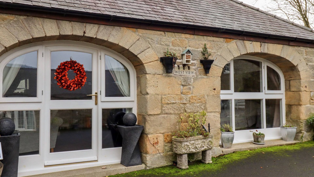 Capheaton Cottage | WEST VIEW, pet friendly, character holiday cottage in Ponteland