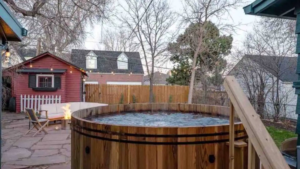 Edgewater House | WestboundBNB 🏔Cedar Spa 🐶 Friendly, 10min to 🏙