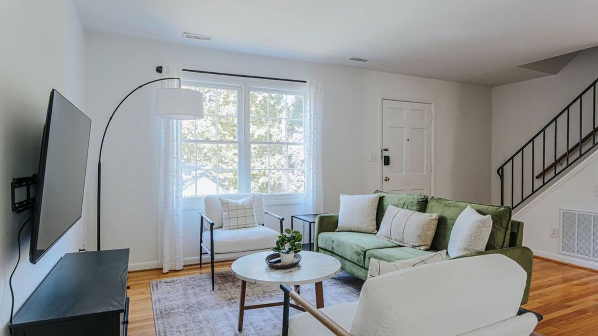 Jefferson Park Avenue House | Westerly Haven B: Walk to Scott Stadium!
