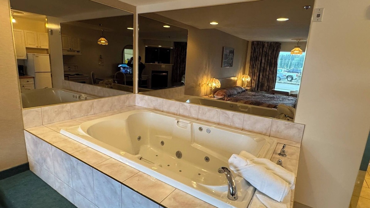 Whitecourt Hotel | Western Budget Motel Whitecourt 3