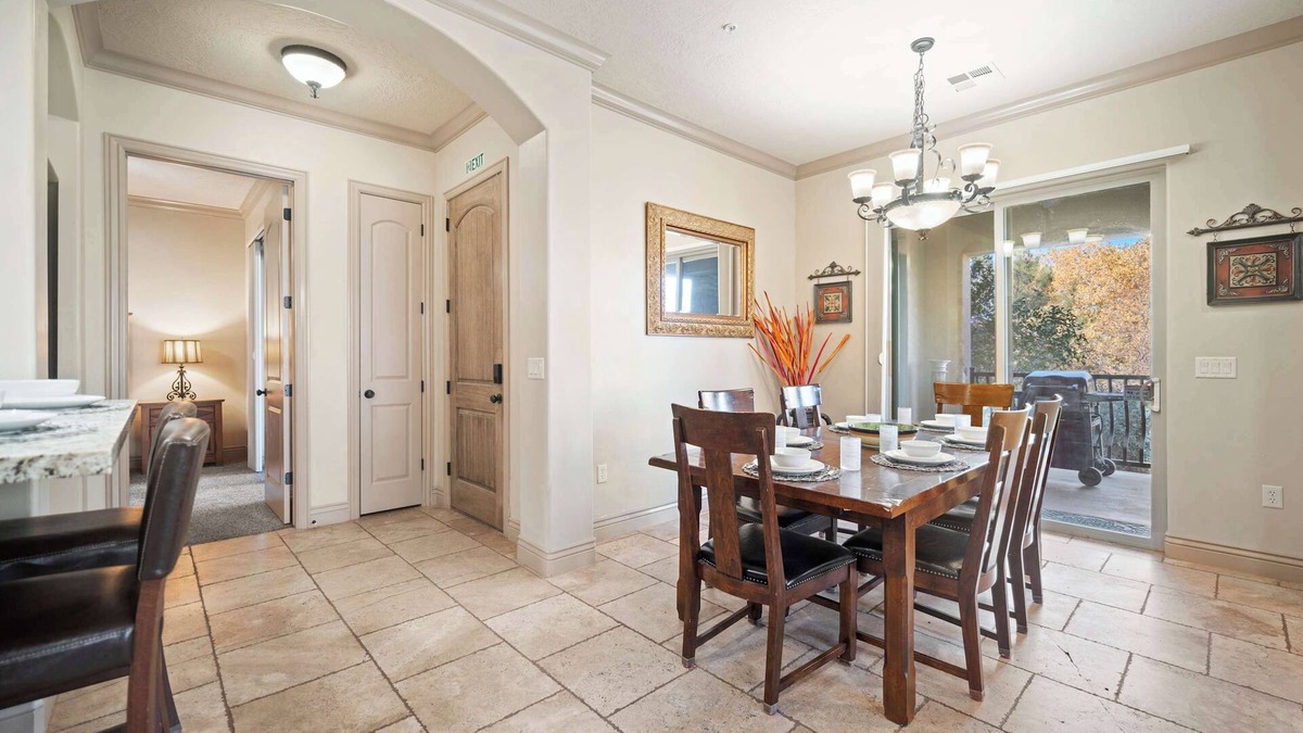 Hurricane Condo | Western Front - Rustic Charm & Comfort
