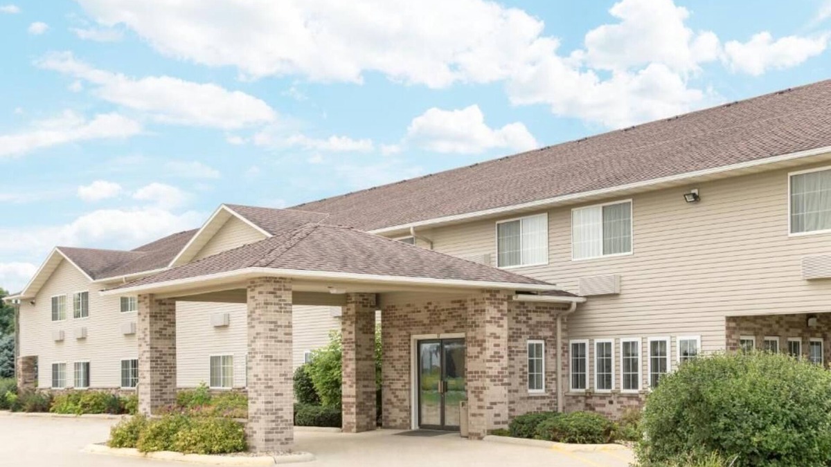 Osage Hotel | Western Inn & Suites