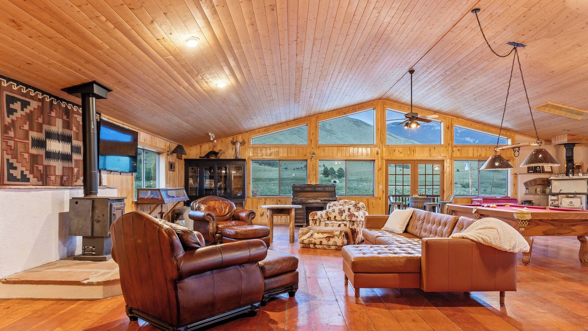 Eagle Nest House | Western Ranch for Weddings, Retreats, Reunions. Two lodging units on 40 acres.