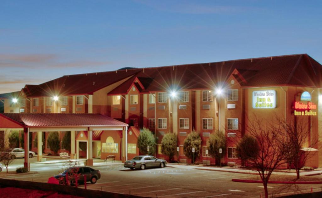 Los Lunas Hotel | Western Skies Inn & Suites