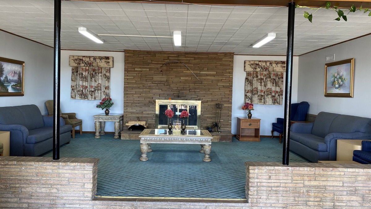 Clarendon Hotel | Western Skies Motel