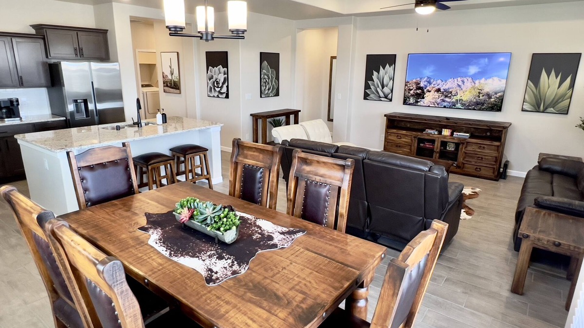 Las Cruces House | ⭐️ Western Style Casita with 3BR and a Fitness Room and BBQ grill