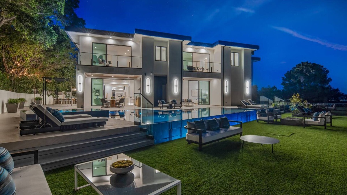 Encino Villa | Westfall - Unparalleled Modern Luxury Estate with Infinity Pool & Spa