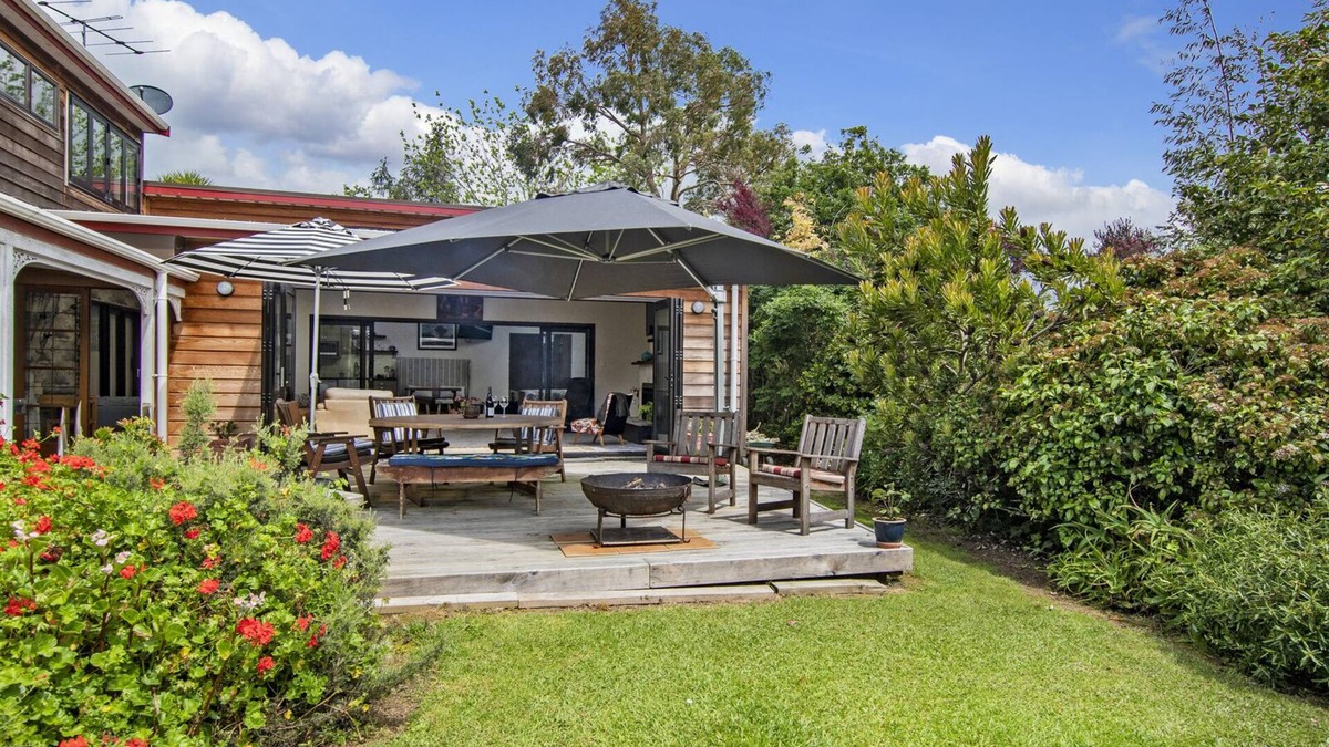 Paparoa House | Westhay Stables - Paparoa Holiday Home