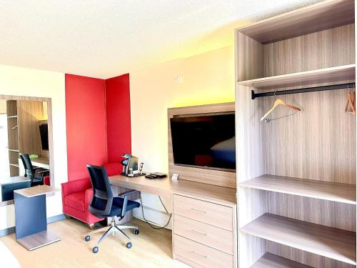 Grande Prairie Hotel | Westport Inn