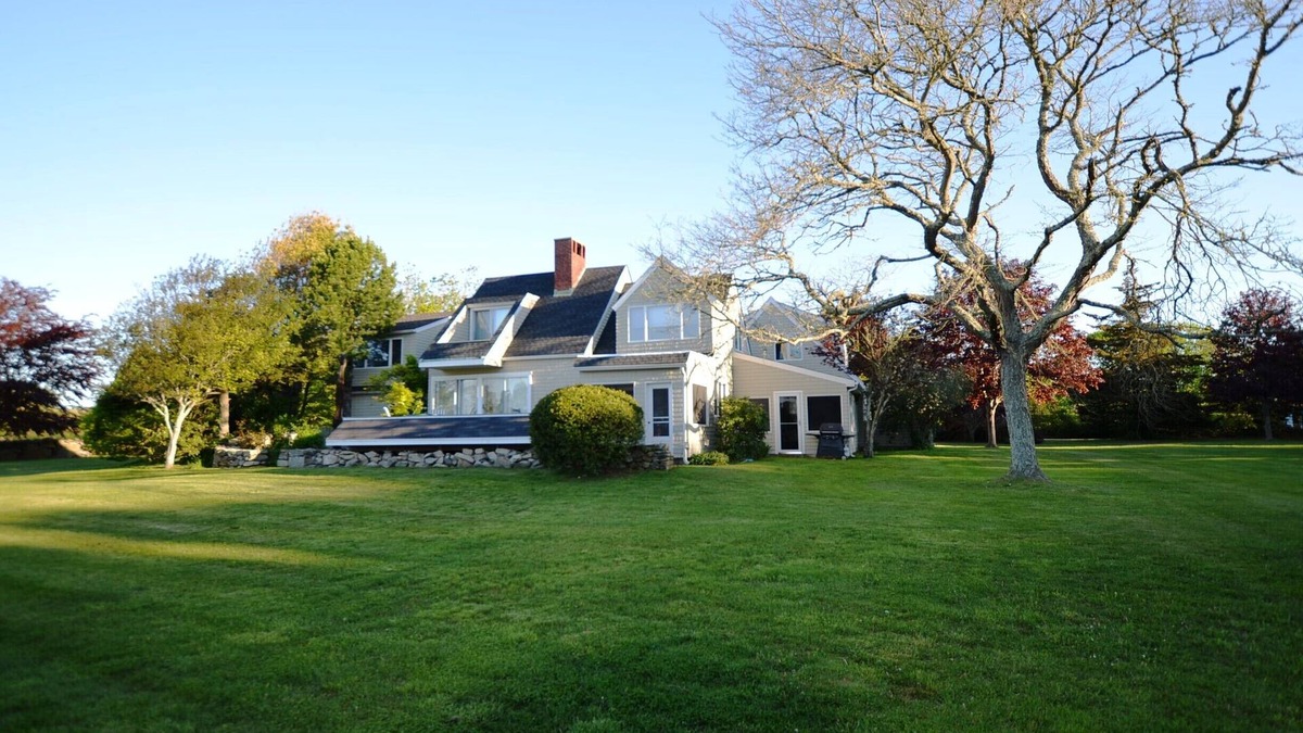 Adamsville House | Westport MA BOOK NOW for 2026! 4 bdrm close to Bristol RI,Newport RI, Boston MA