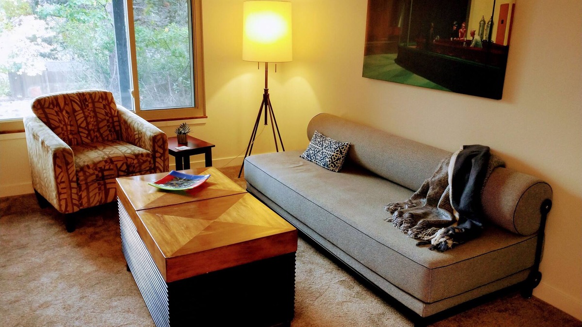 West Hills House | Westside Apt-2 Bedrm, Office, Kitchen, Den & Dining w/1 car garage