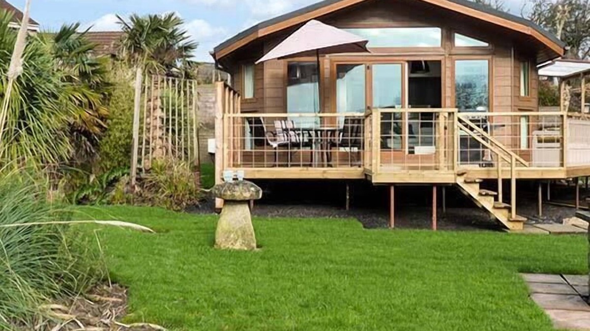 Uphill Cabin | WESTVIEW, family friendly, with a garden in Weston-Super-Mare