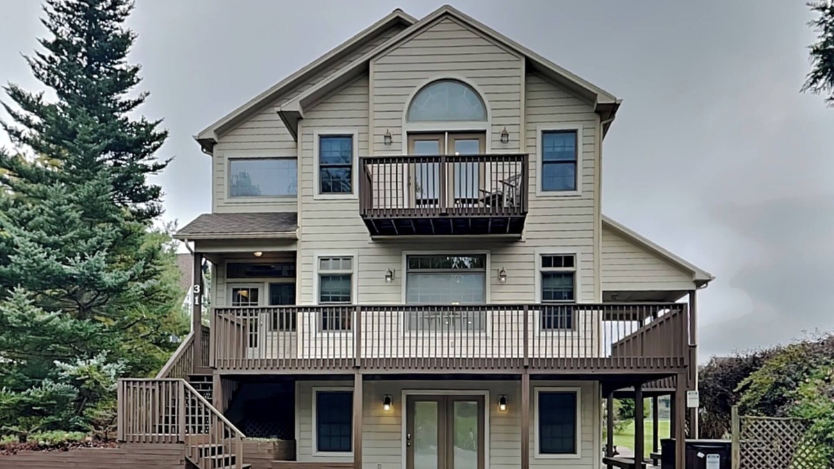 McHenry House | Westwind | Great Views, Hot Tub, Pool Table