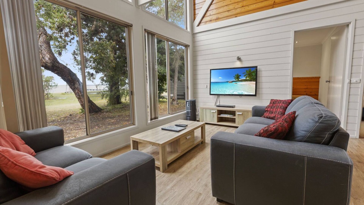 Forge Creek House | Westwind - Waterfront Retreat: Secluded lodges perfect for nature lovers