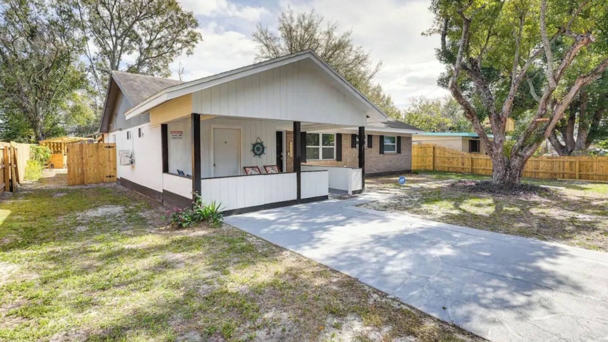 Inwood House | Westwood Cottage- 3 BDRM, Perfect for Families!