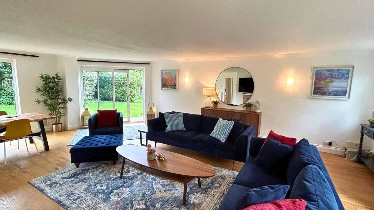 Weybridge Ski Chalet | Weybridge Stunning Five Bedroom Family Home