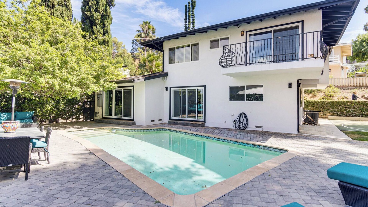 Encino House | WFH Friendly: Spacious Hillside Retreat in Encino