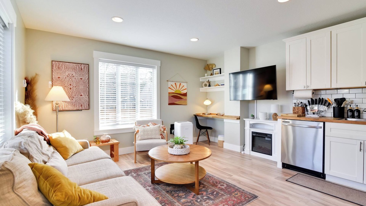 St. Johns House | WFH Friendly: Walkable Portland Townhome