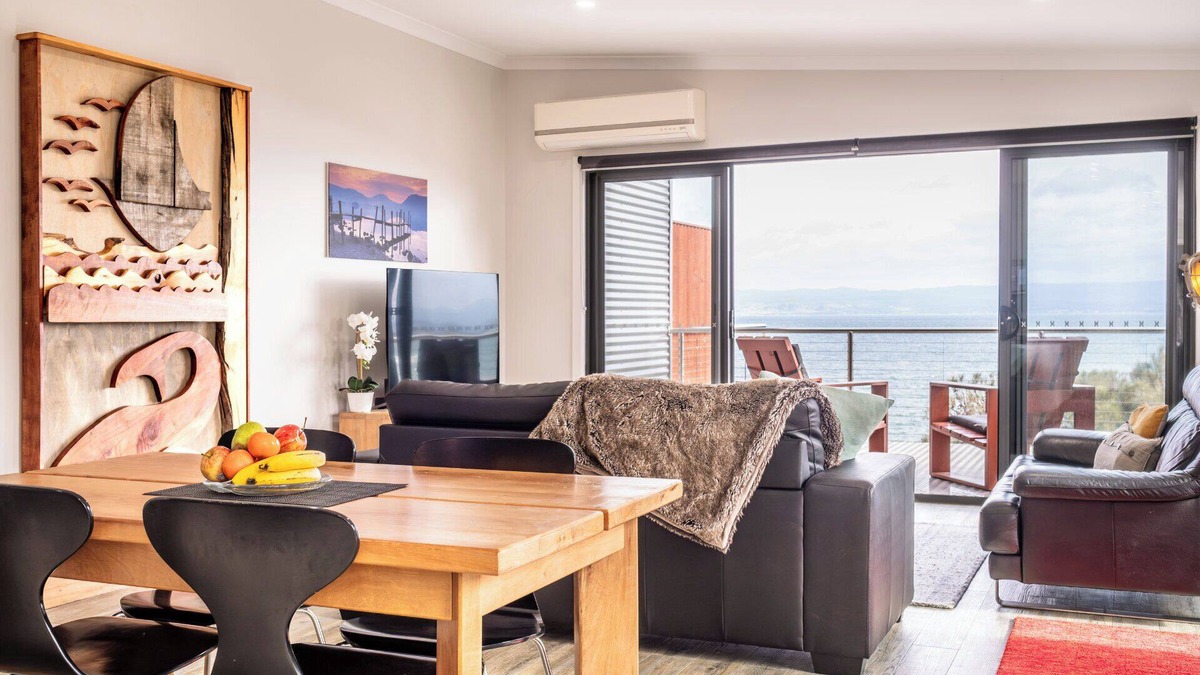 Coles Bay Apartment | Whale Watcher 2 - Freycinet Holiday Houses